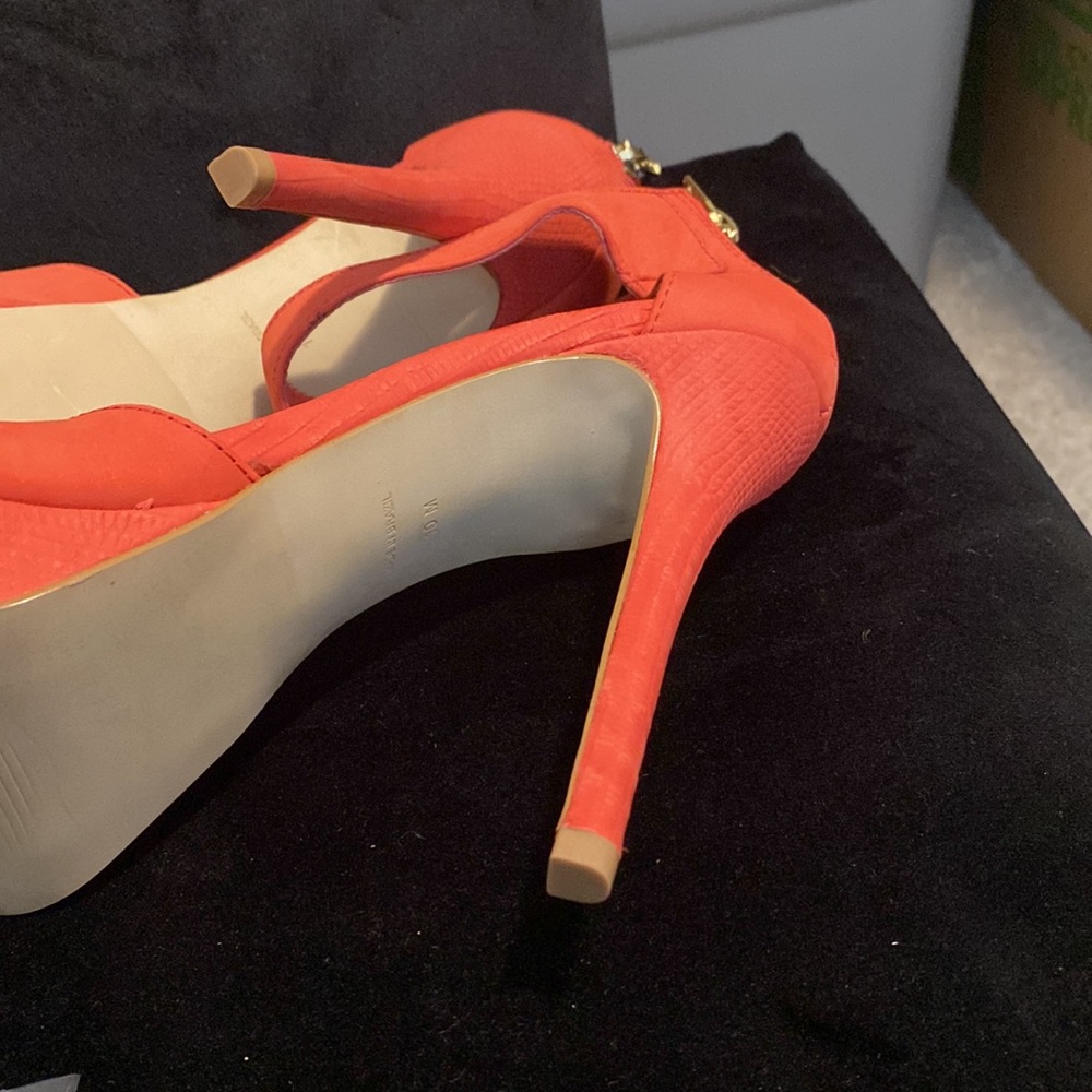 Beautiful Coral Sandals - Picture 5 of 6